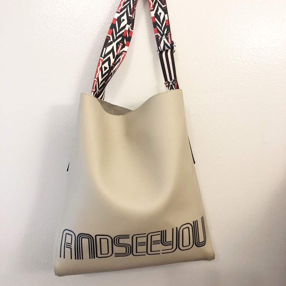 Hang bag leather bag pretty can contain computer